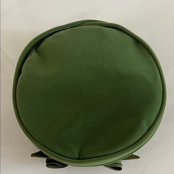 Elegant Vintage Velvet Green Pillbox Hat with Bow Detail - Picture 5 of 9